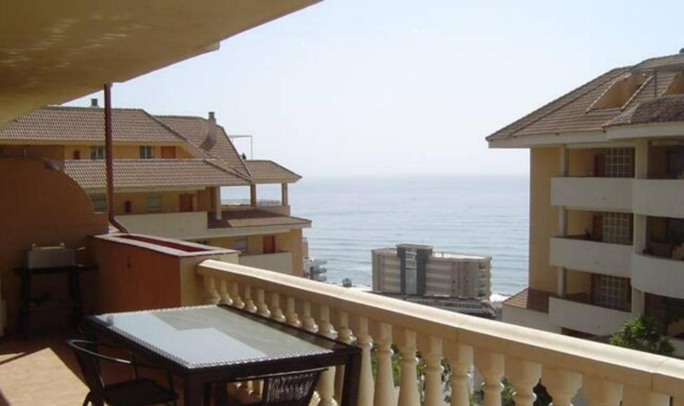 Piso Playa Carvajal Apartment Фуeнхирола Екстериор снимка