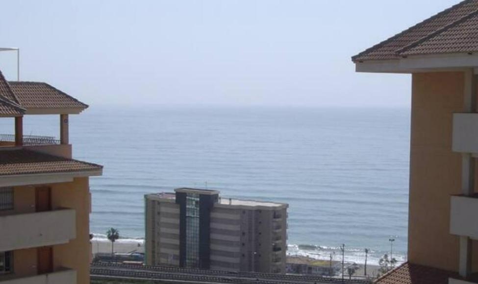 Piso Playa Carvajal Apartment Фуeнхирола Екстериор снимка